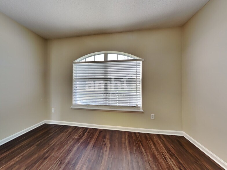 Building Photo - 705 Waterlily Way