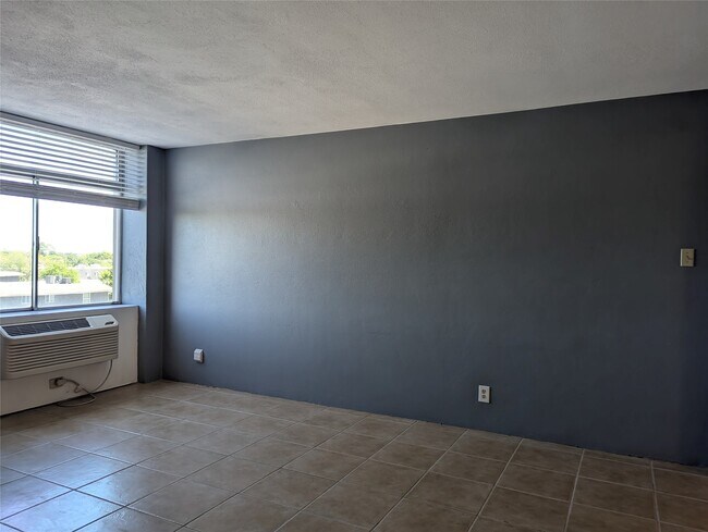 Building Photo - 7520 Hornwood Dr