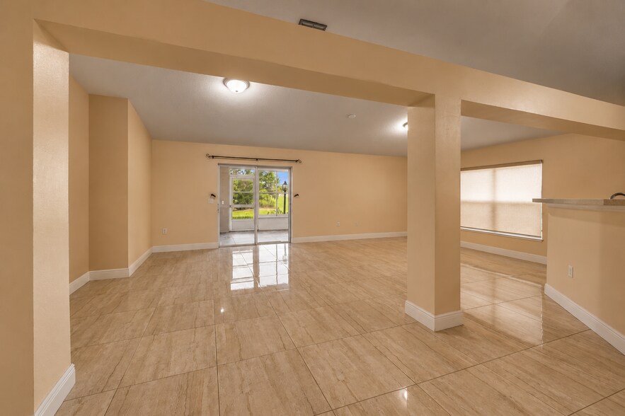 Building Photo - 537 Mason Dr