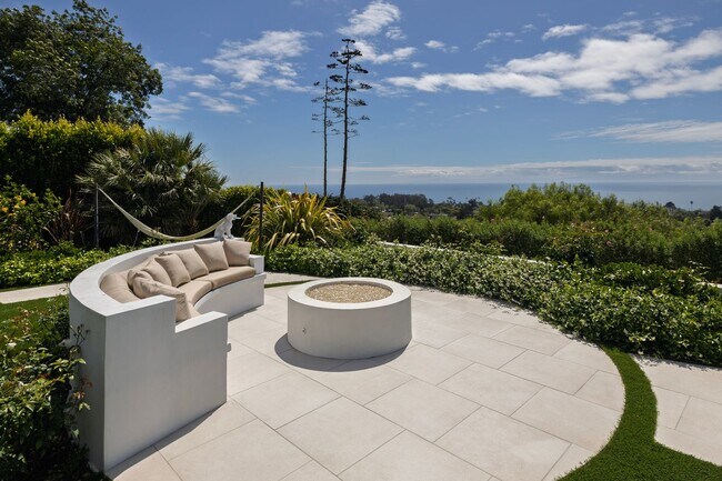 Building Photo - Stunning Santa Barbara Oasis!
