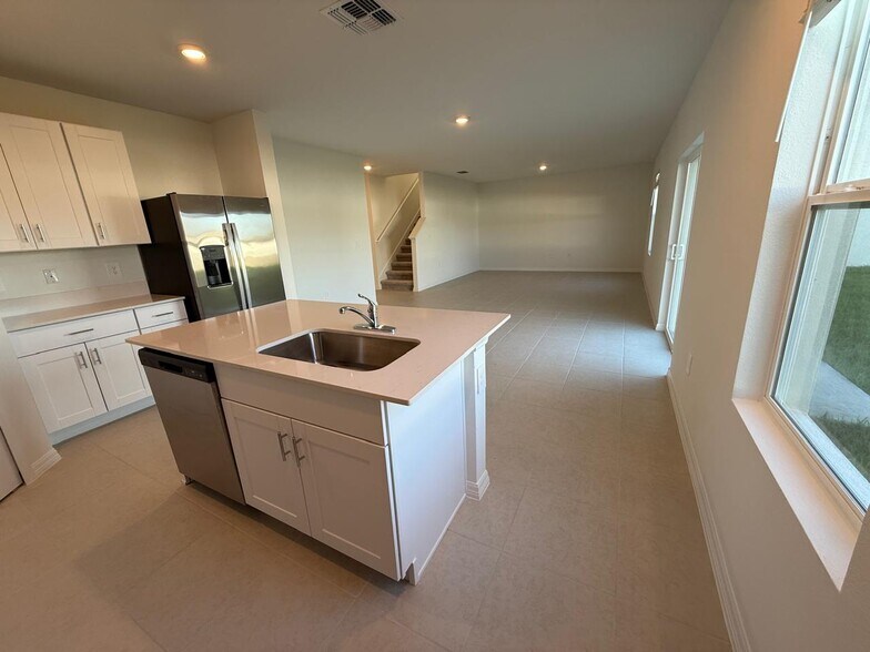 Building Photo - 2049 Albatross Nest Dr