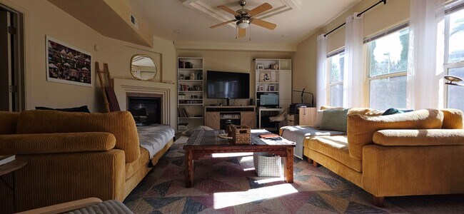 Building Photo - Stunning 4 bedroom, 3 bath home in West El Paso! NO APPLICATION OR ADMIN FEE!