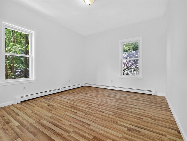 Building Photo - 471 Medford St