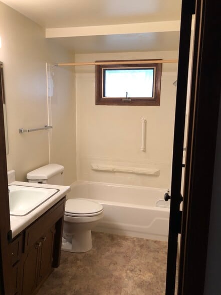 Building Photo - 1400 Katers Dr