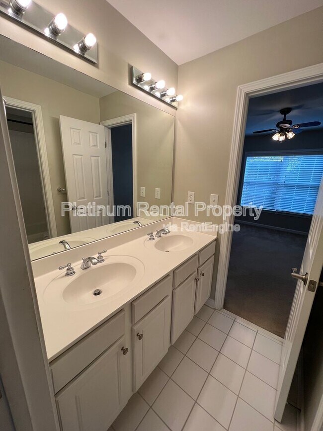 Building Photo - 7170 Belcrest Dr