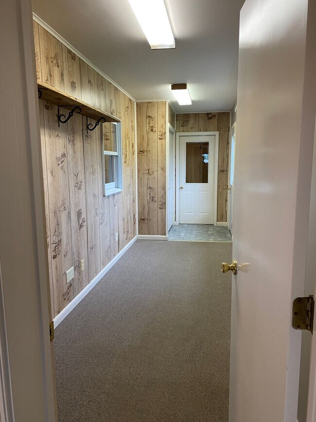 Building Photo - Coming soon! 4 Bedroom Farmhouse for Rent in Shippensburg