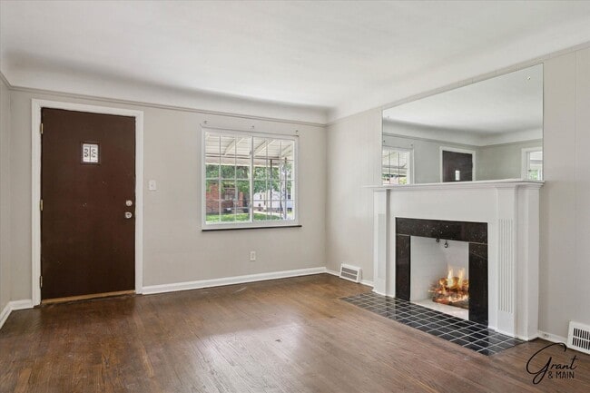 Building Photo - $1450 3 bedroom bungalow
