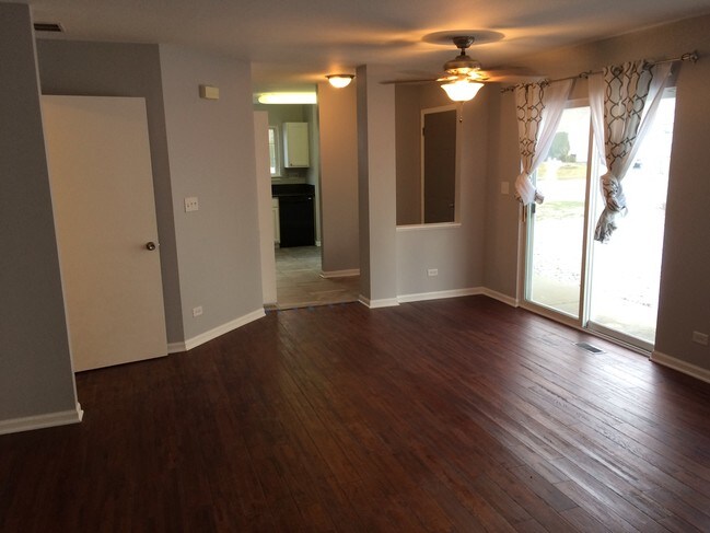 family room - 4642 Magnolia Ln