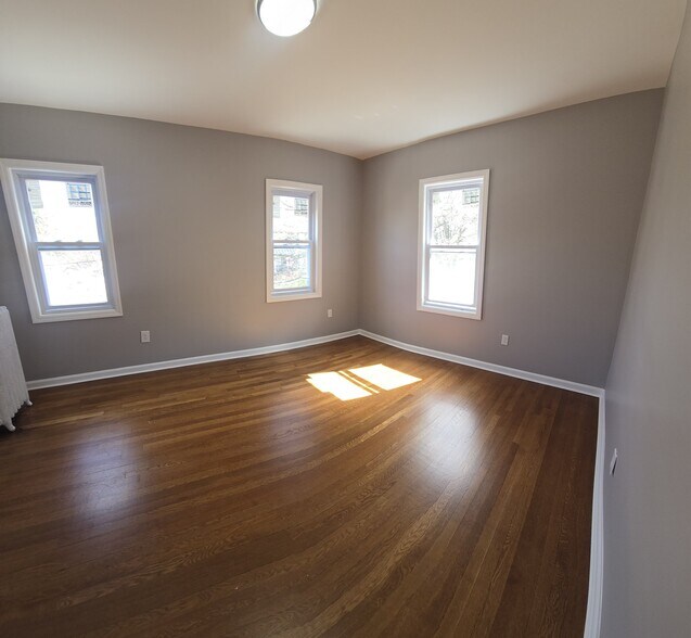 Building Photo - 69 Ashwood Ave