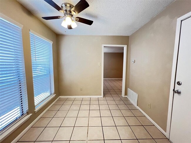 Building Photo - 13355 Water Oak Ln