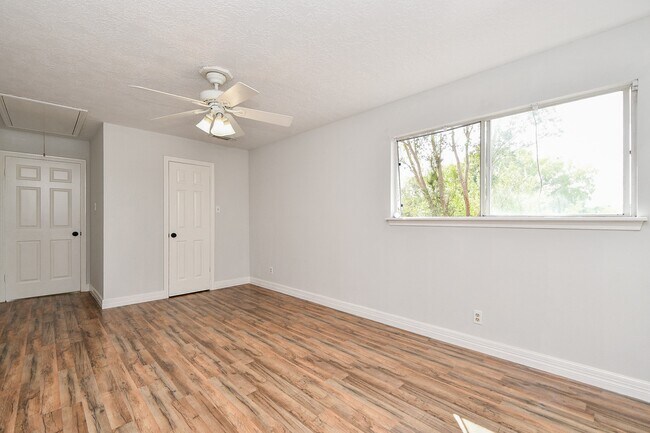 Building Photo - 14938 Mesita Dr