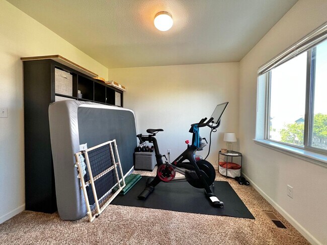 Building Photo - 2 Bedroom 2.5 bathroom Townhouse in Greeley