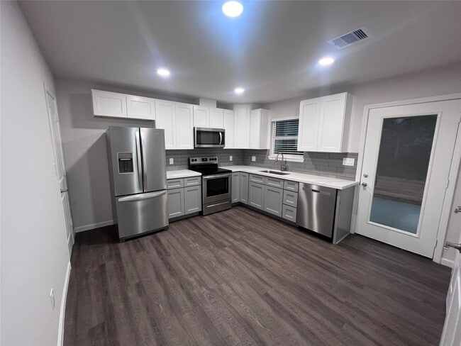 Building Photo - 15530 Towerwood Dr