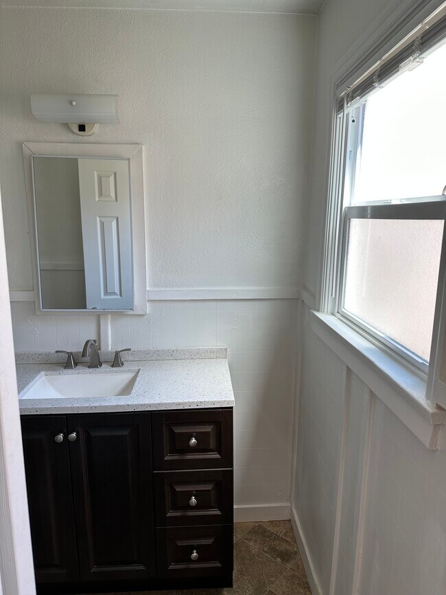 Building Photo - 230 Laurel St