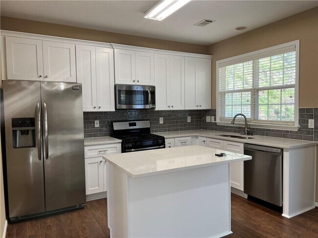 Building Photo - 3413 Stoneham Dr NW