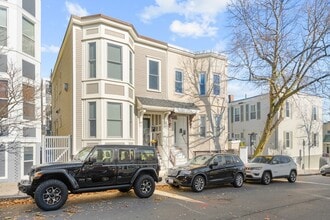 Building Photo - 470 E 6th St