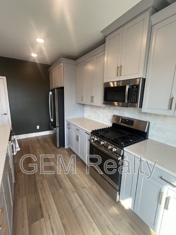 Building Photo - 42710 Darala Dr