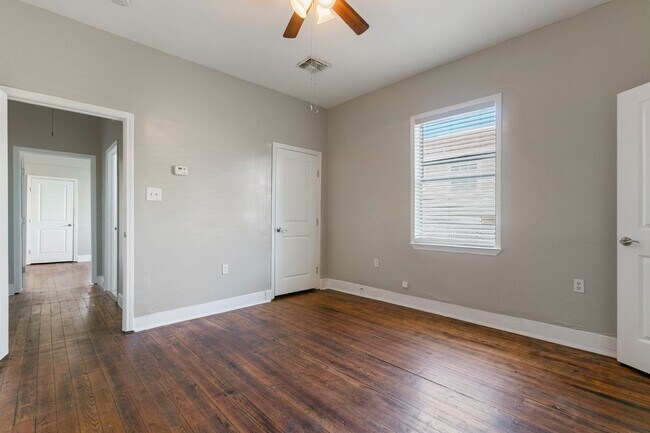 Building Photo - 1501-1503 Desire