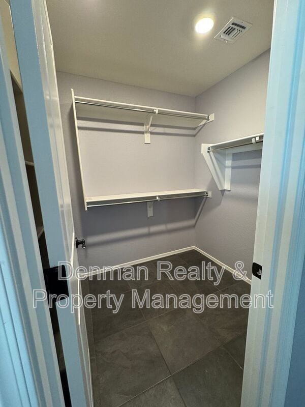 Building Photo - 1633 W Pinkley Ct