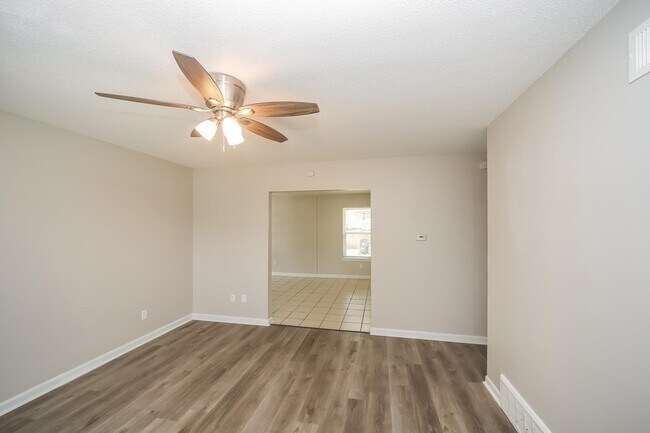 Building Photo - 4940 Clearbrook Cove