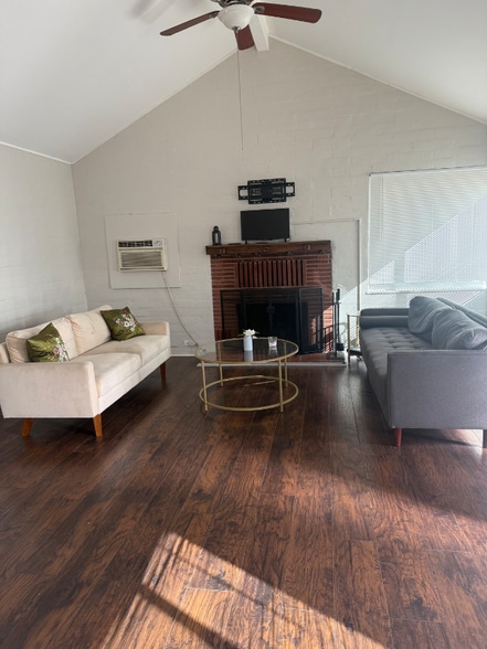 Building Photo - 445/2 E Alisal St