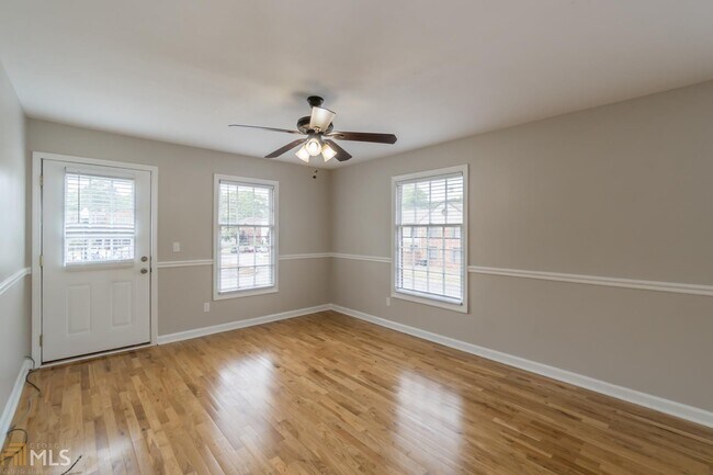 Building Photo - 3097 Colonial Way