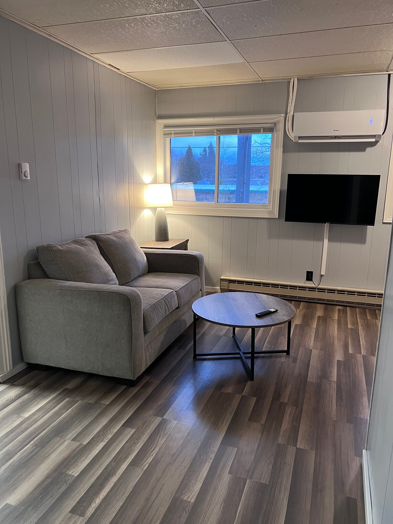 Building Photo - 331 Main St