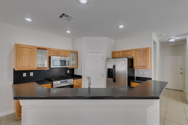 Building Photo - Great townhome in Henderson Gated Community with a 2 car attached garage and backyard