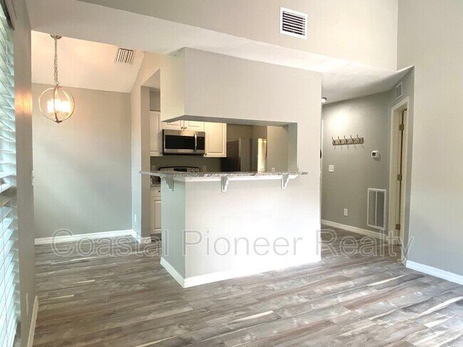 Building Photo - 8642 Mallard Reserve Dr