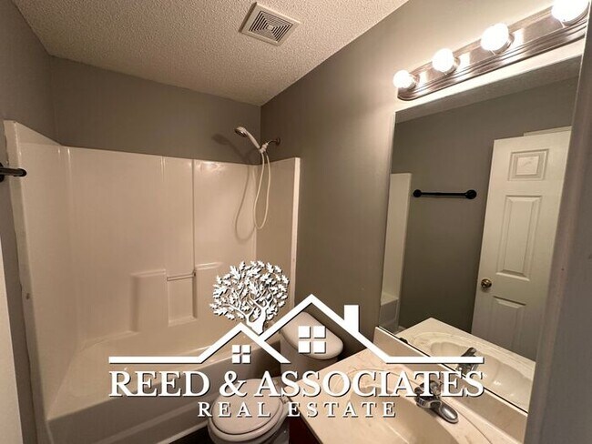Building Photo - 3 Bedroom in Raleigh! New Flooring