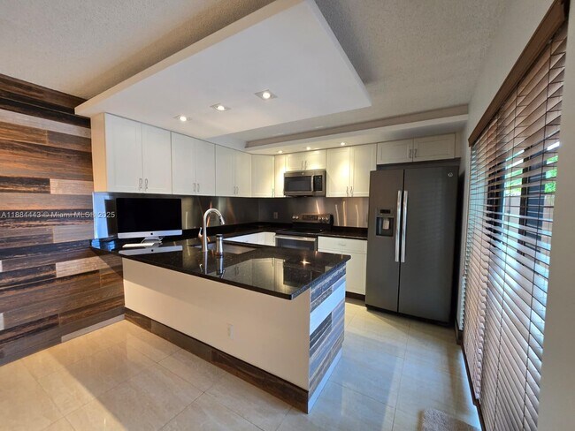 Building Photo - 1150 SW 118th Terrace
