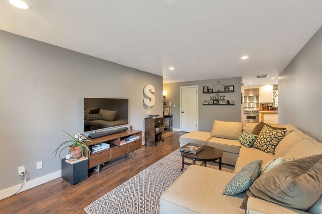 Building Photo - Wonderfully Updated Ranch Home in Bethany near Rock Creek, Westview High School and Sommerset W. ...