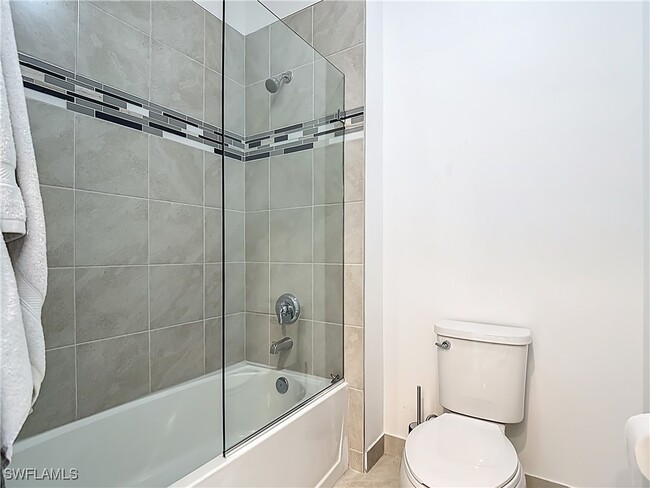 Building Photo - 5046 Panella Ave