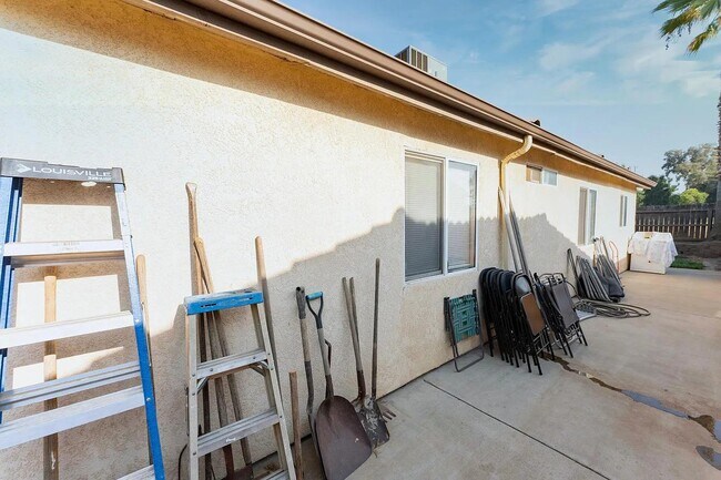 Building Photo - 2455 W Roby Ave