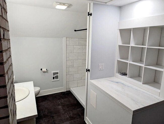 Building Photo - 410 Fairfield Ave NW