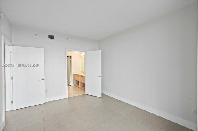 Building Photo - 16385 Biscayne Blvd