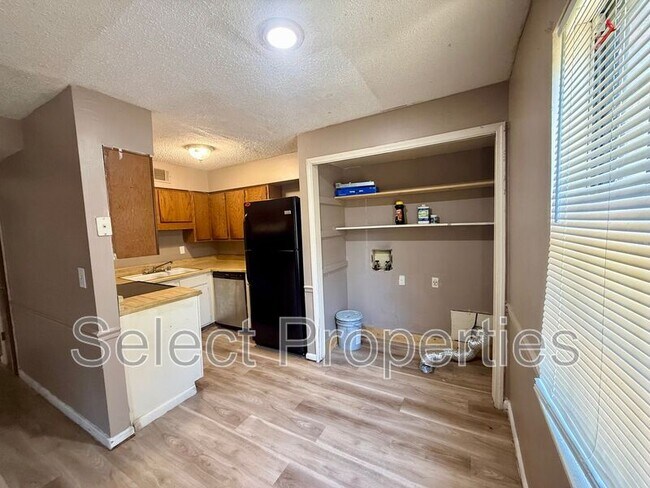 Building Photo - 2011 Stonemill Dr