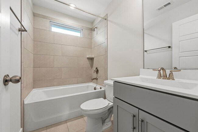 Building Photo - APPLICATIONS PENDING - Gorgeous 4be/3ba With Fenced-In Backyard