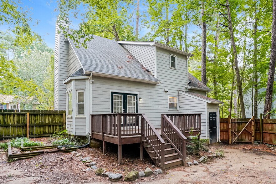 Building Photo - 100 Remington Woods Dr