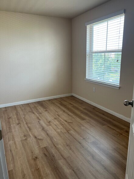 Building Photo - 1029 Britt Ln