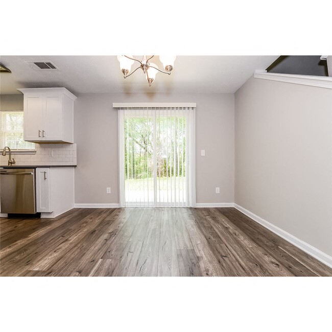 Building Photo - 4247 Chestnut Lake Ave