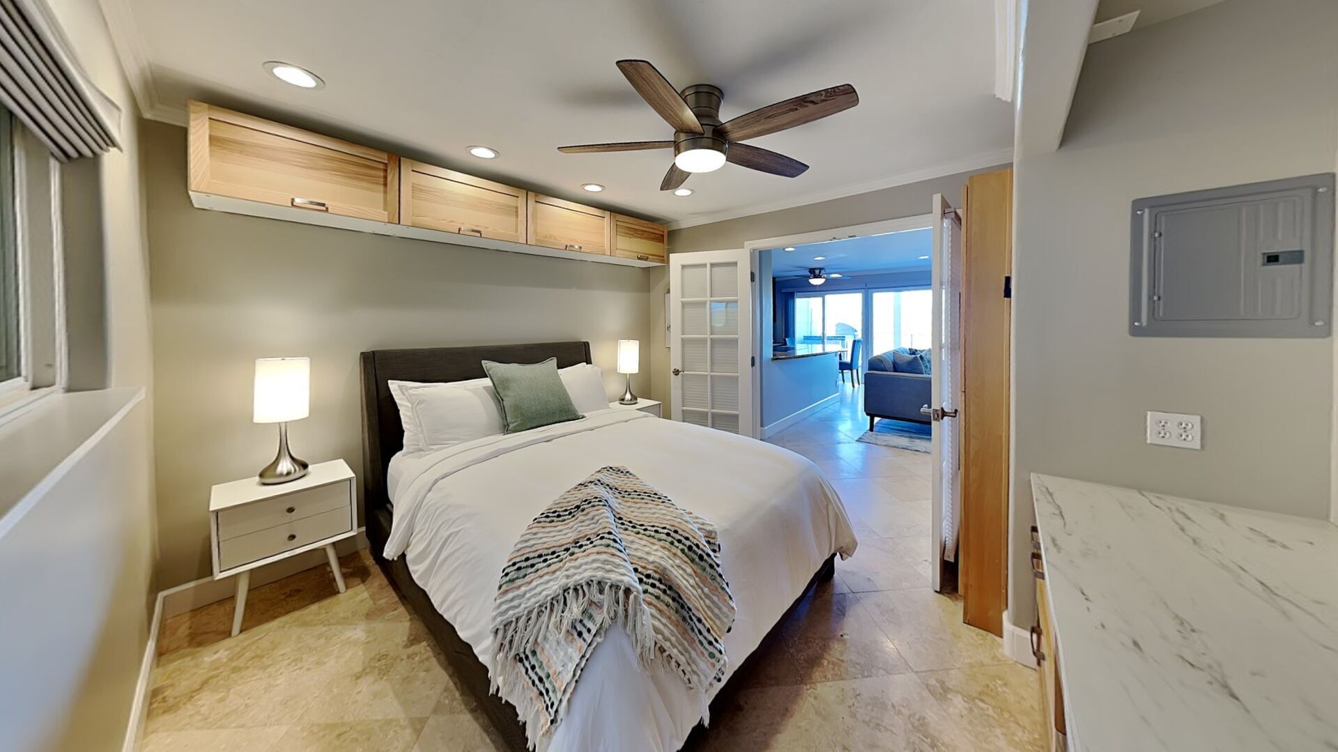 Building Photo - 3999 Crown Point Dr