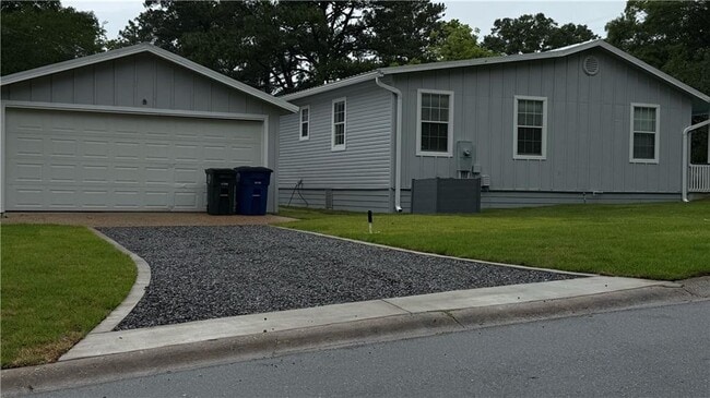 Building Photo - 656 Fairhope Ave