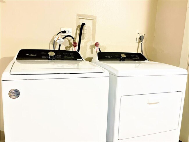 Building Photo - 602 N Shore Dr E