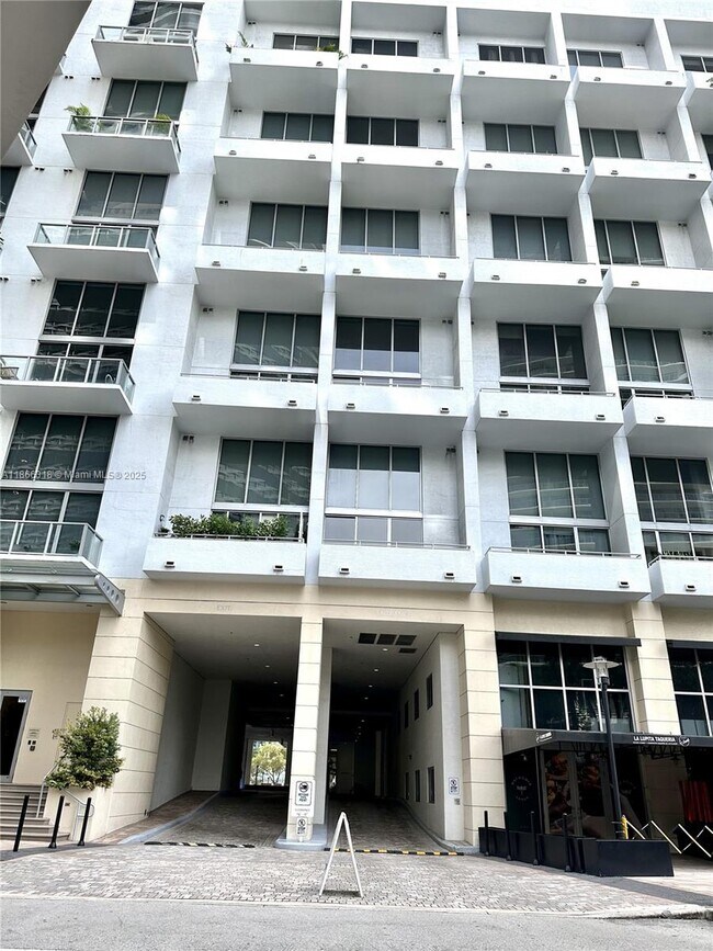 Building Photo - 1050 Brickell Ave