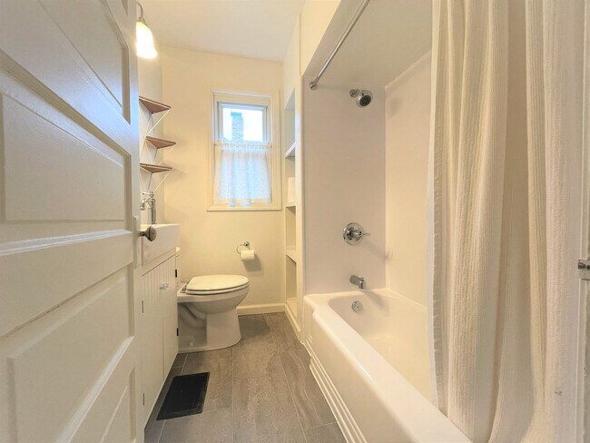 Building Photo - 381 Alden Ave