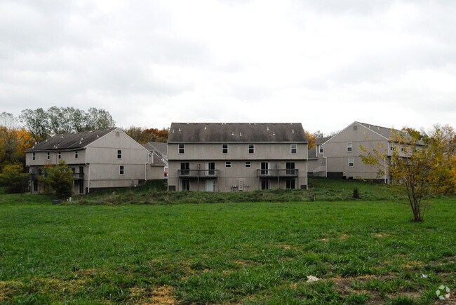 Building Photo - Deer Wood Estates Town Homes
