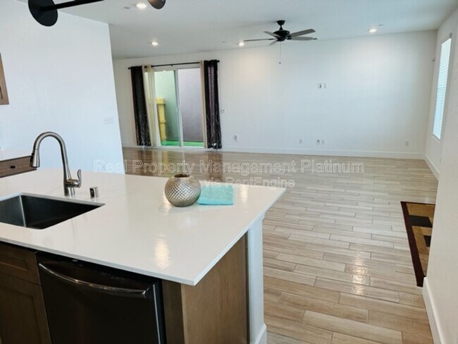 Building Photo - 2879 E Teaberry Dr