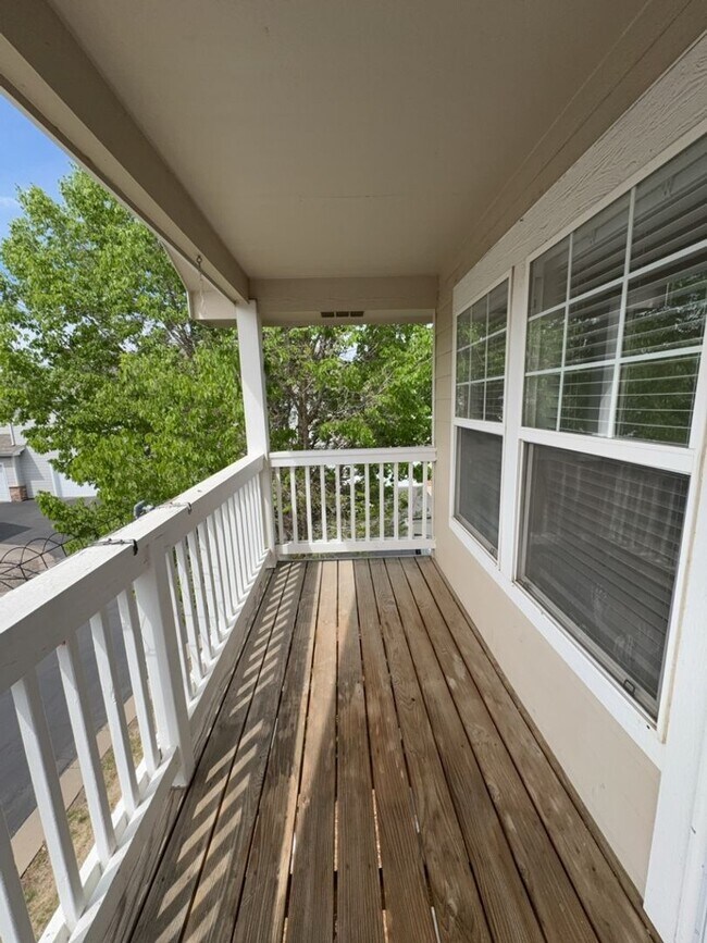 Building Photo - Spacious 2 Bed, 2 Bath Condo