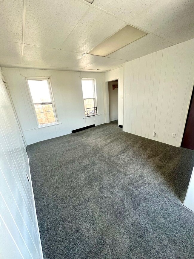 Building Photo - 502 3rd St